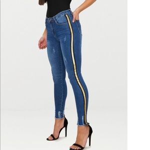 PrettyLittleThings Distressed Skinny Jean